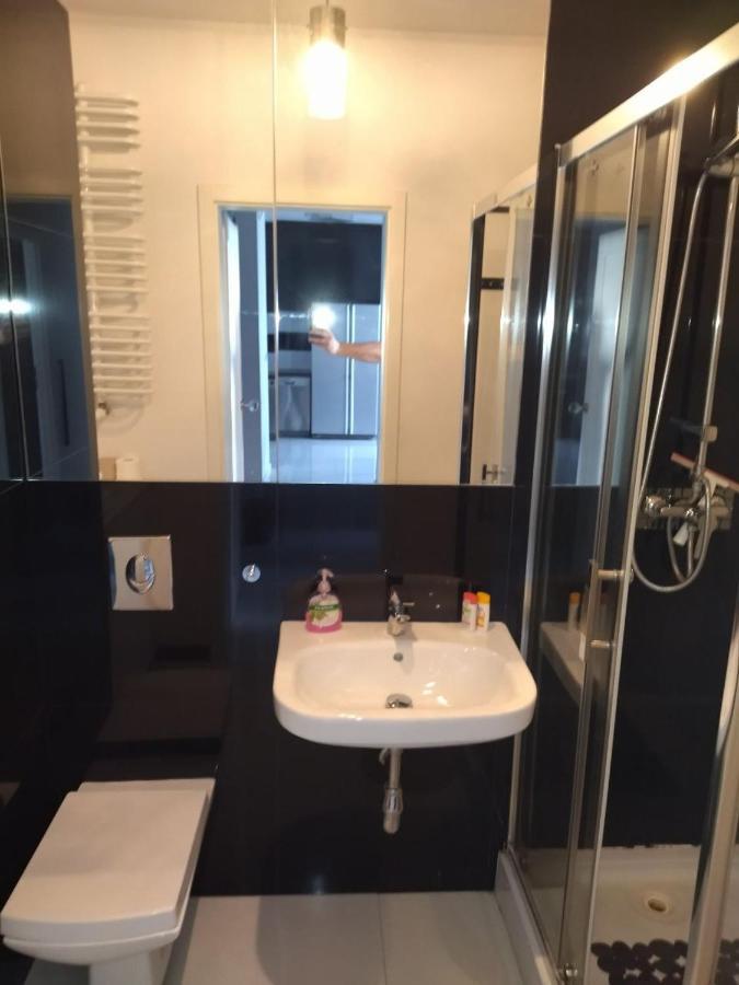 House4You Apartament Sakura Airport Chopin Warschau Buitenkant foto